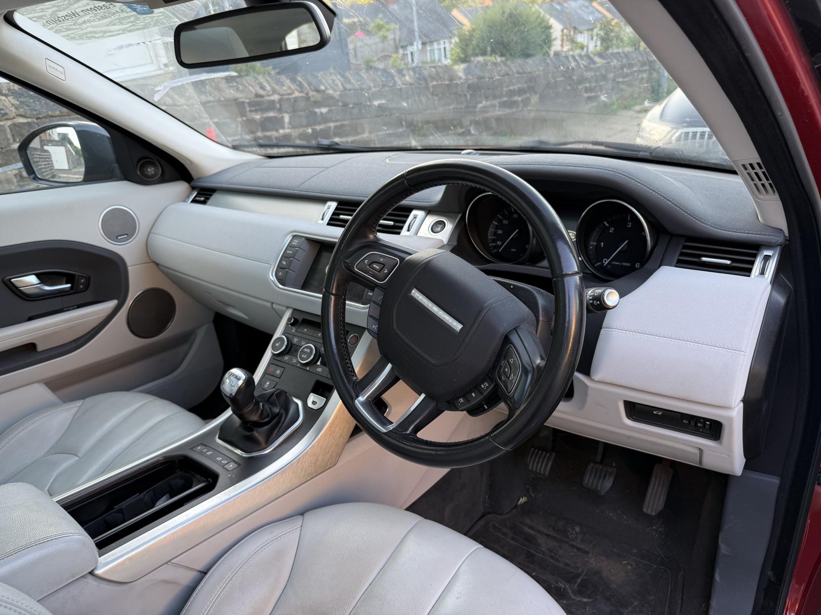 Land Rover Range Rover Evoque 2.2 SD4 Pure Tech SUV 5dr Diesel Manual 4WD Euro 5 (s/s) (190 ps)