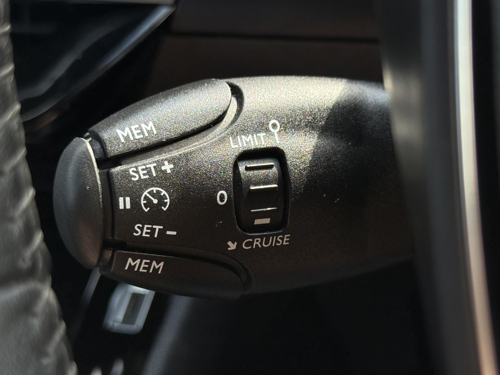 Peugeot 2008 1.2 PureTech Allure SUV 5dr Petrol Manual Euro 6 (s/s) (100 ps)