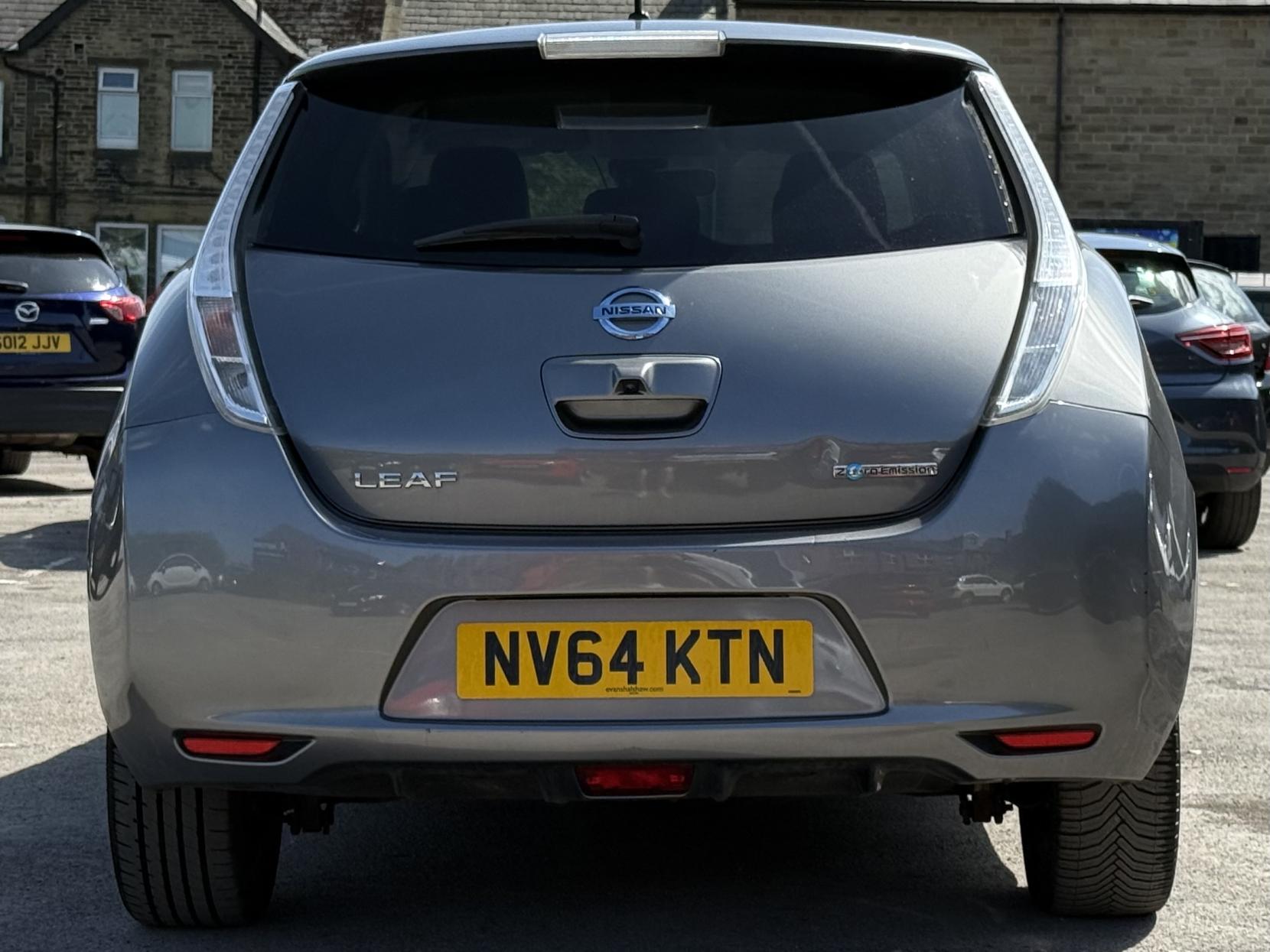 Nissan Leaf 24kWh Tekna Hatchback 5dr Electric Auto (107 bhp)