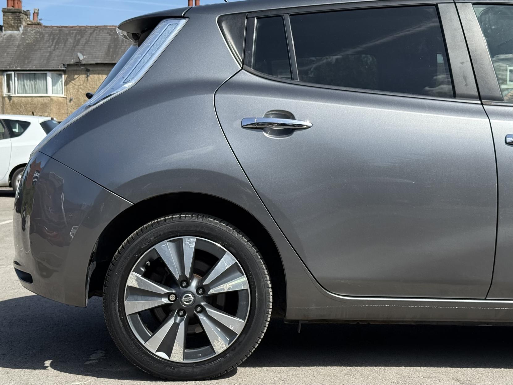Nissan Leaf 24kWh Tekna Hatchback 5dr Electric Auto (107 bhp)