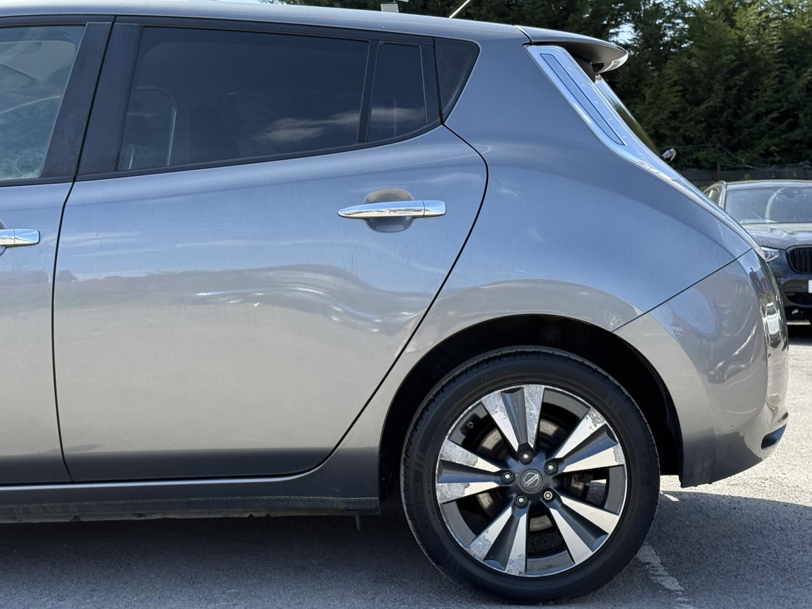 Nissan Leaf 24kWh Tekna Hatchback 5dr Electric Auto (107 bhp)