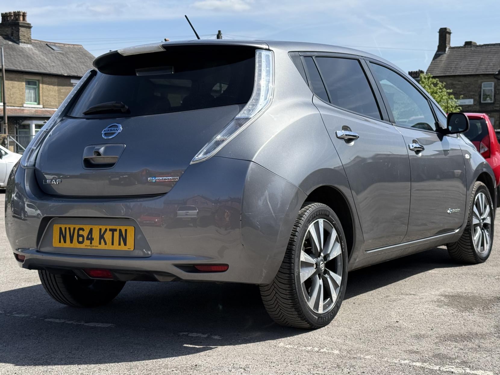 Nissan Leaf 24kWh Tekna Hatchback 5dr Electric Auto (107 bhp)