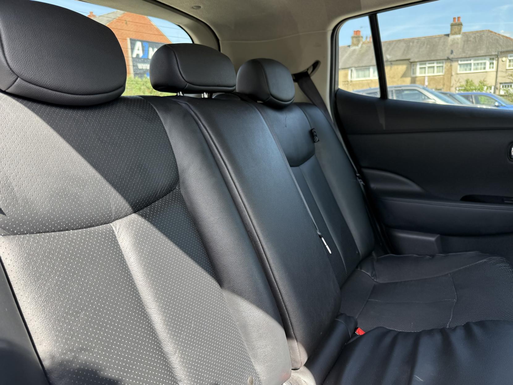 Nissan Leaf 24kWh Tekna Hatchback 5dr Electric Auto (107 bhp)