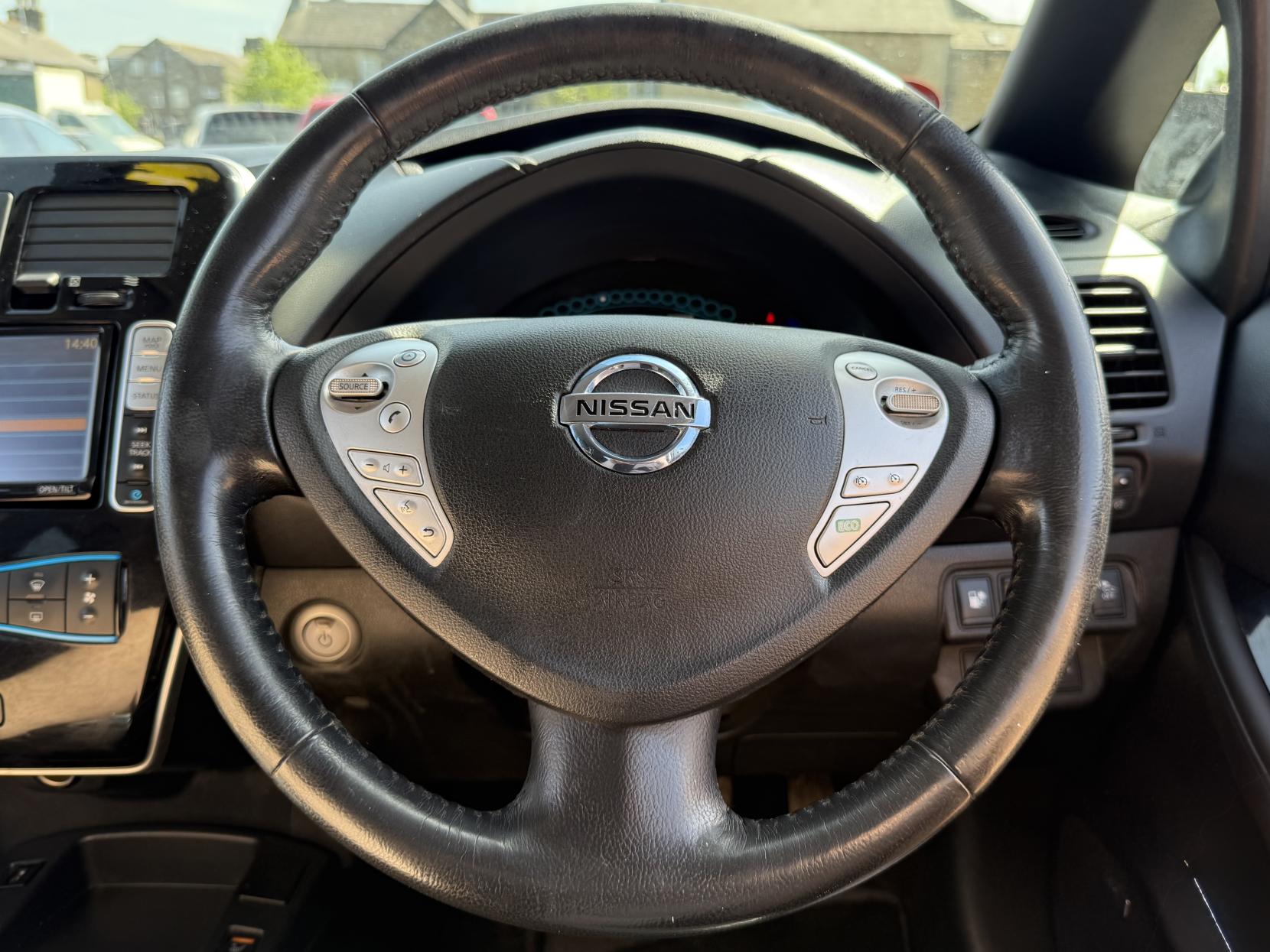 Nissan Leaf 24kWh Tekna Hatchback 5dr Electric Auto (107 bhp)