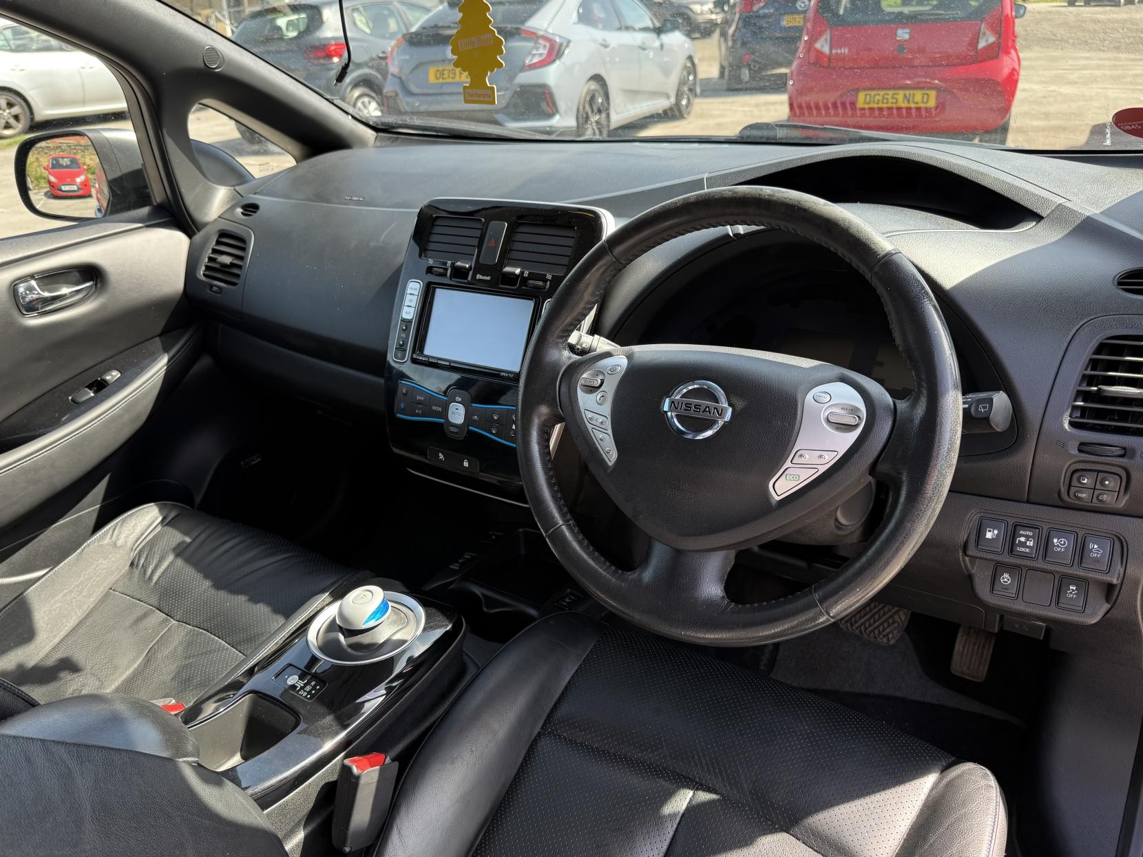 Nissan Leaf 24kWh Tekna Hatchback 5dr Electric Auto (107 bhp)