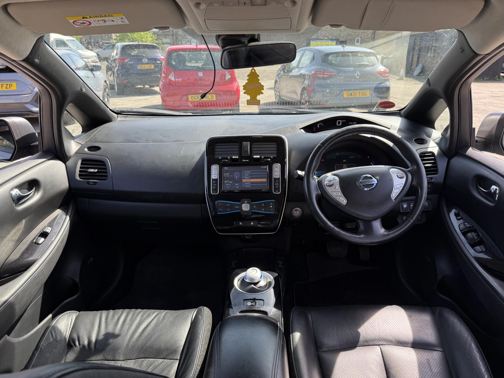 Nissan Leaf 24kWh Tekna Hatchback 5dr Electric Auto (107 bhp)