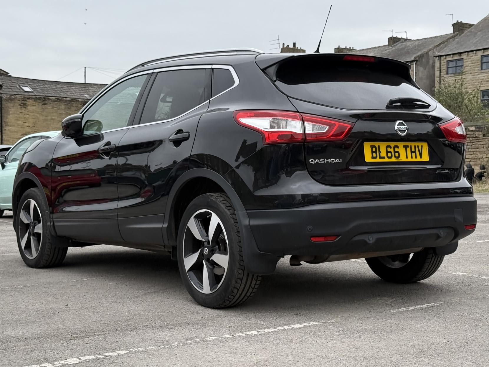 Nissan Qashqai 1.2 DIG-T N-Vision SUV 5dr Petrol Manual 2WD Euro 6 (s/s) (115 ps)