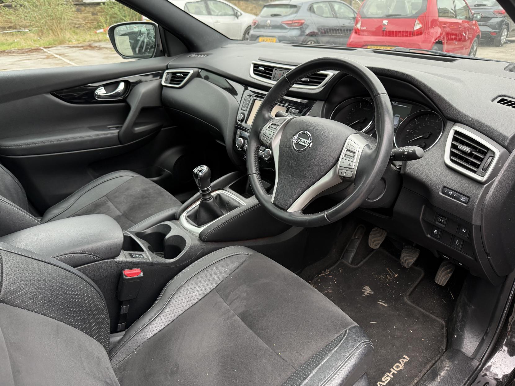 Nissan Qashqai 1.2 DIG-T N-Vision SUV 5dr Petrol Manual 2WD Euro 6 (s/s) (115 ps)