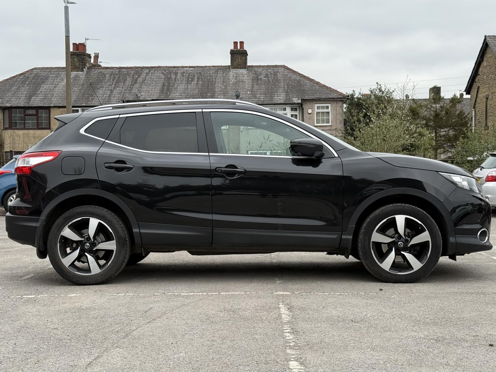 Nissan Qashqai 1.2 DIG-T N-Vision SUV 5dr Petrol Manual 2WD Euro 6 (s/s) (115 ps)