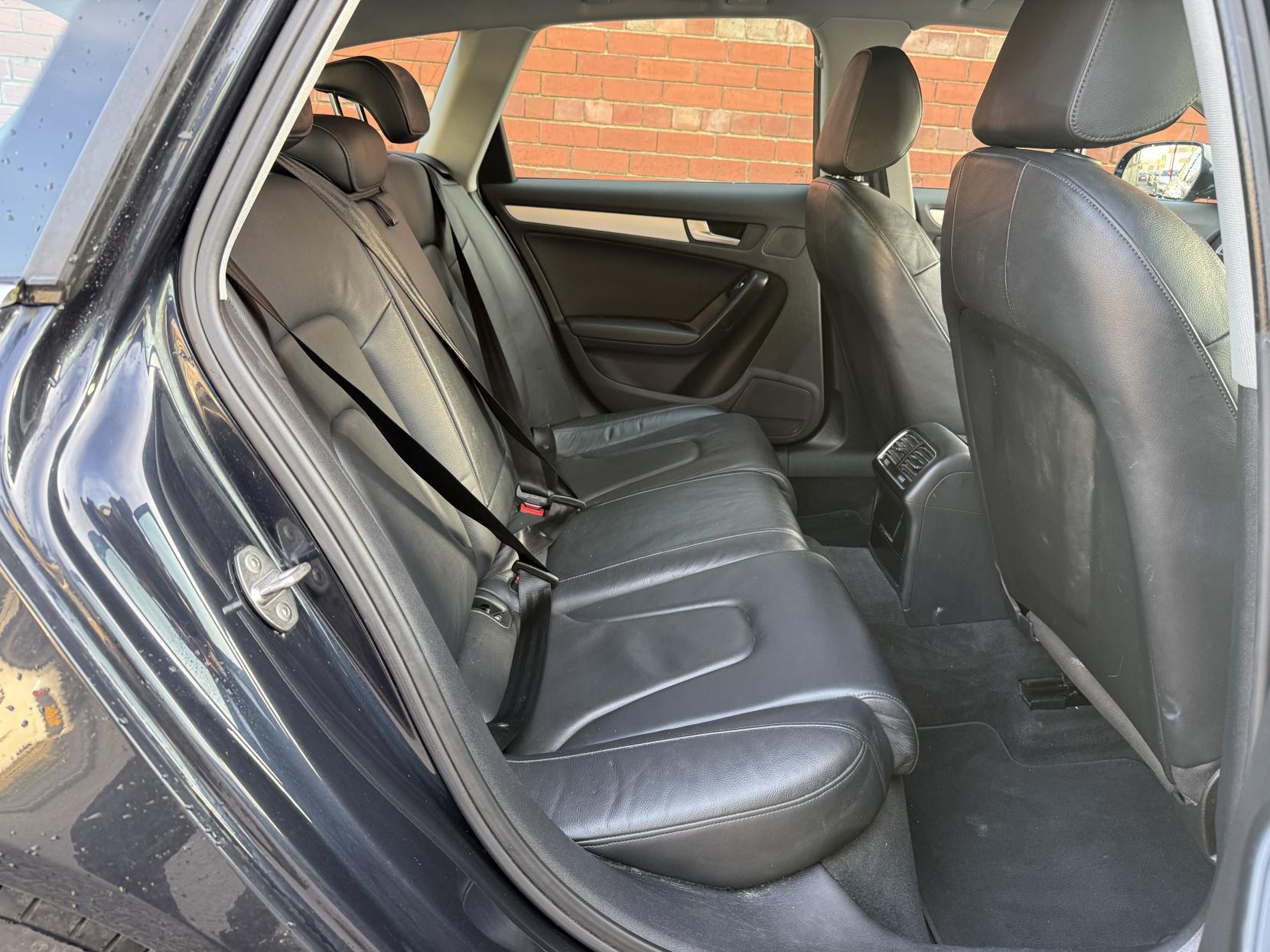 Audi A4 2.0 TDI SE Technik Saloon 4dr Diesel S Tronic quattro Euro 5 (s/s) (177 ps)