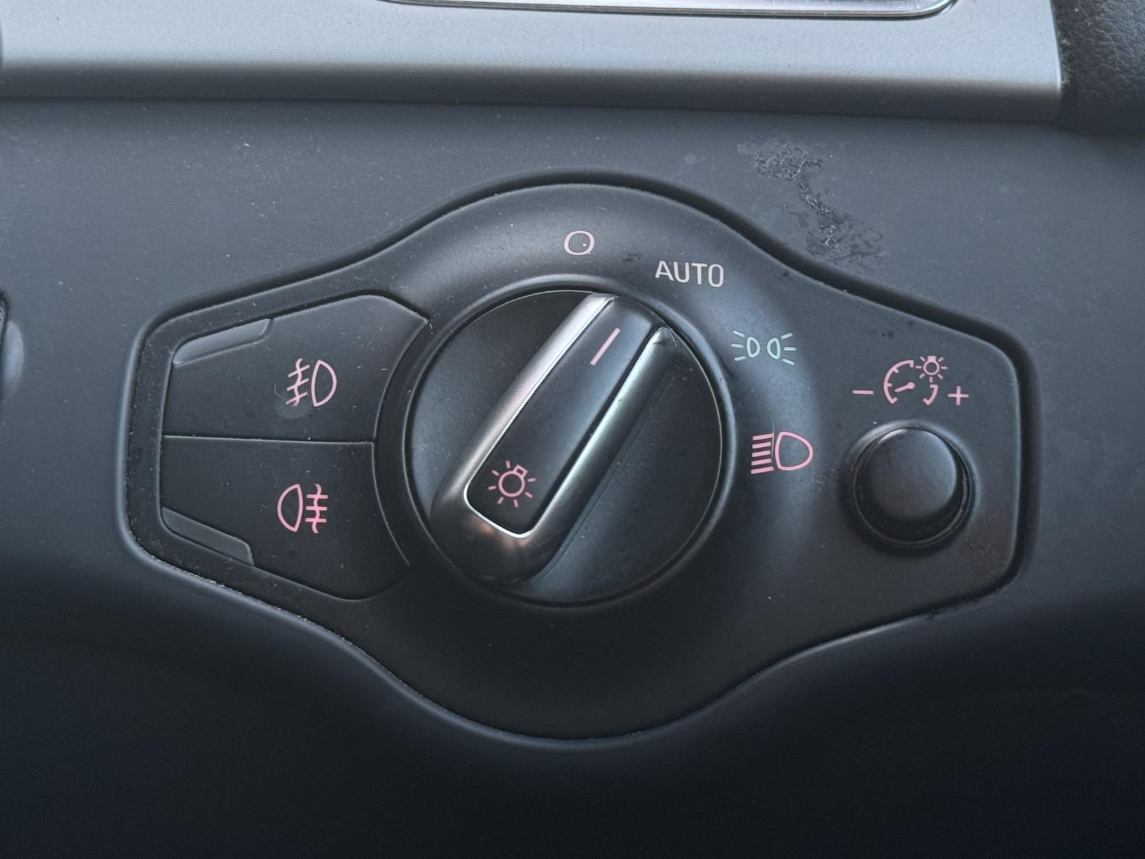 Audi A4 2.0 TDI SE Technik Saloon 4dr Diesel S Tronic quattro Euro 5 (s/s) (177 ps)