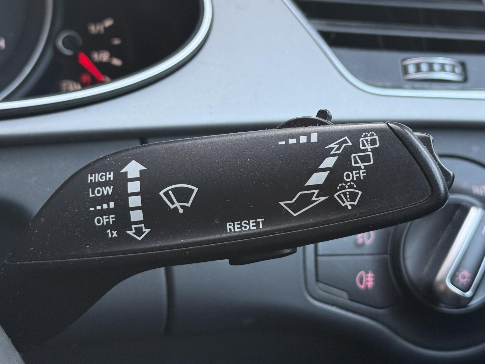 Audi A4 2.0 TDI SE Technik Saloon 4dr Diesel S Tronic quattro Euro 5 (s/s) (177 ps)