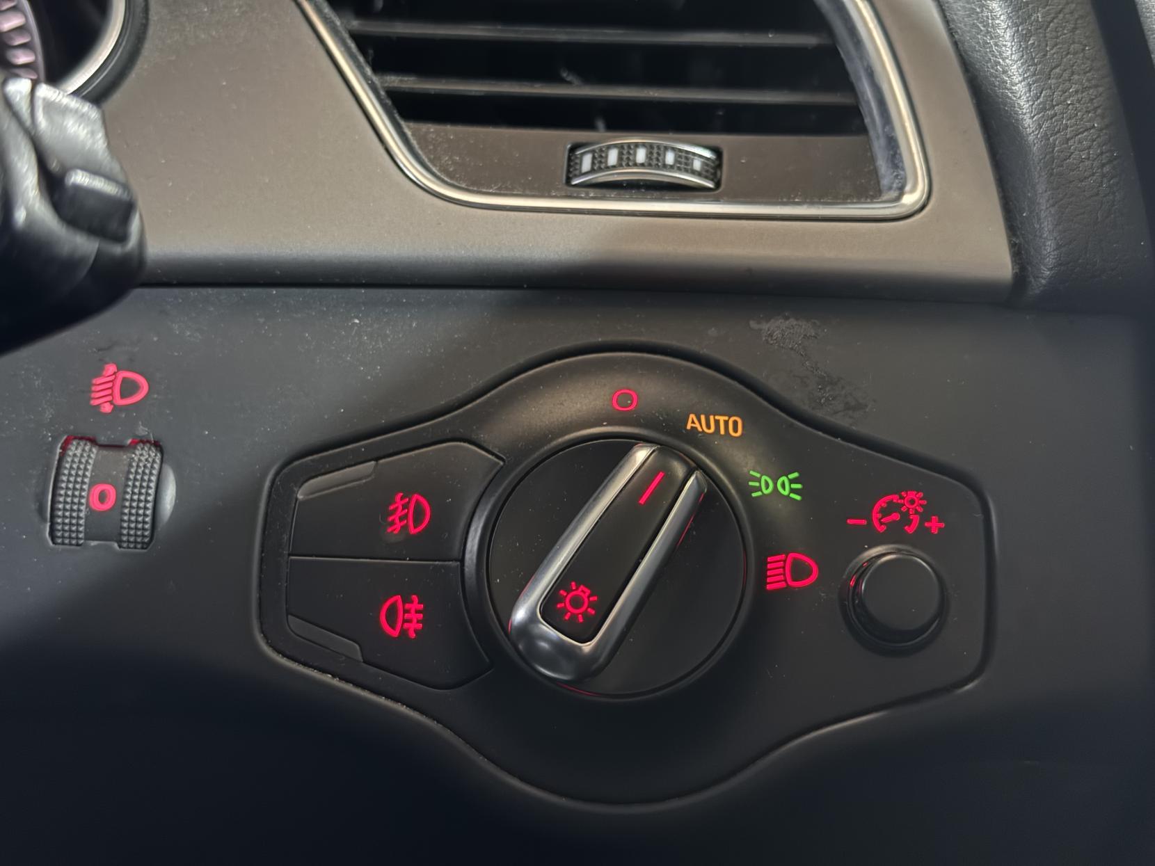 Audi A4 2.0 TDI SE Technik Saloon 4dr Diesel S Tronic quattro Euro 5 (s/s) (177 ps)