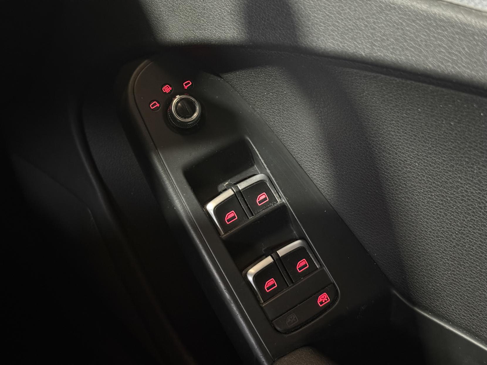 Audi A4 2.0 TDI SE Technik Saloon 4dr Diesel S Tronic quattro Euro 5 (s/s) (177 ps)