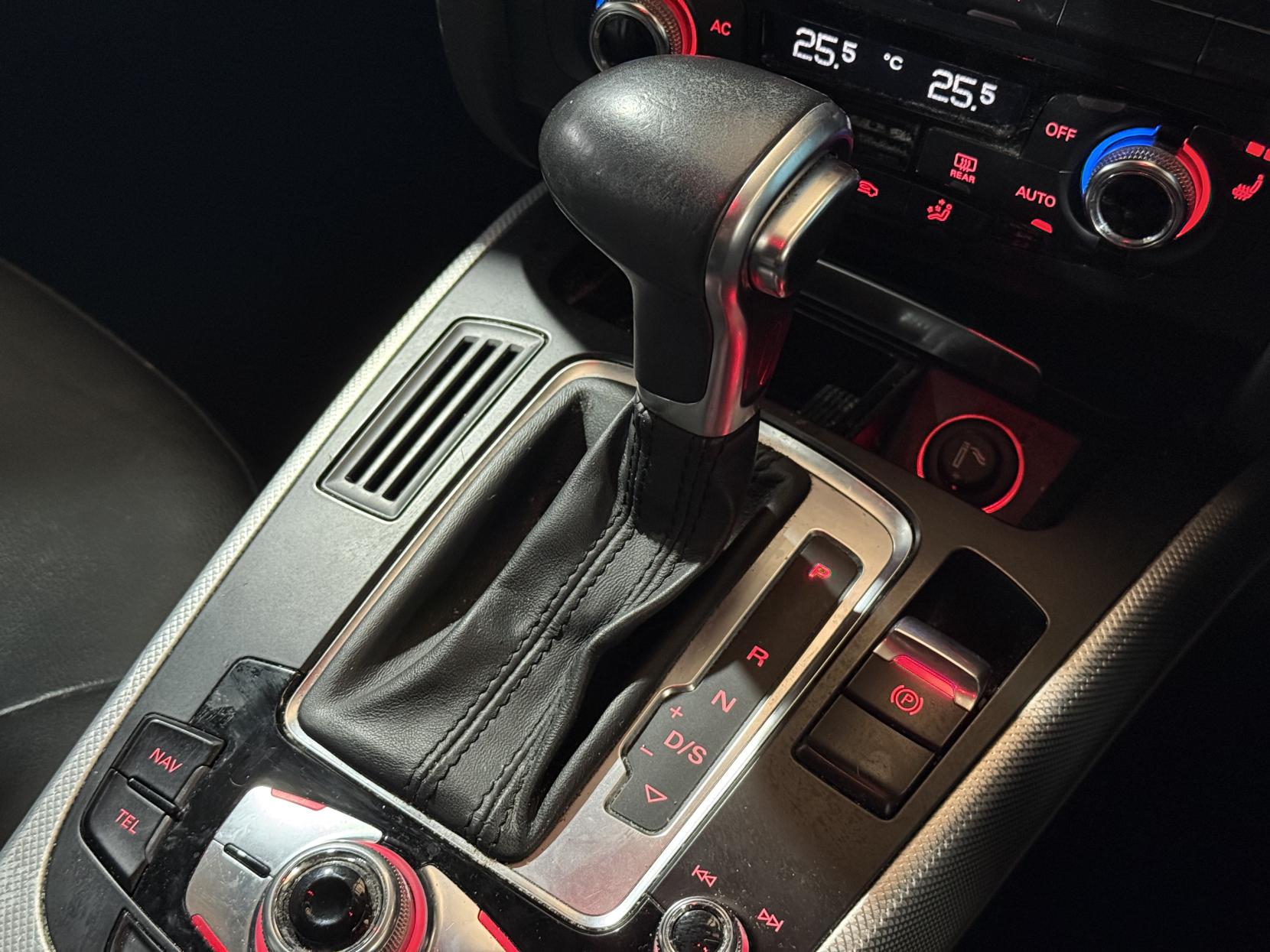 Audi A4 2.0 TDI SE Technik Saloon 4dr Diesel S Tronic quattro Euro 5 (s/s) (177 ps)