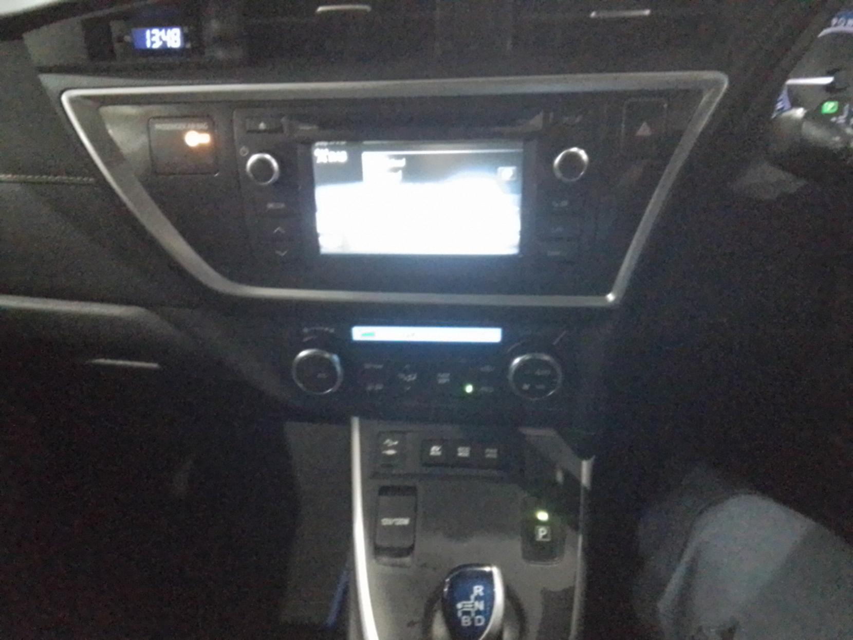 Toyota Auris 1.8 VVT-h Icon Plus Hatchback 5dr Petrol Hybrid CVT Euro 5 (s/s) (136 ps)