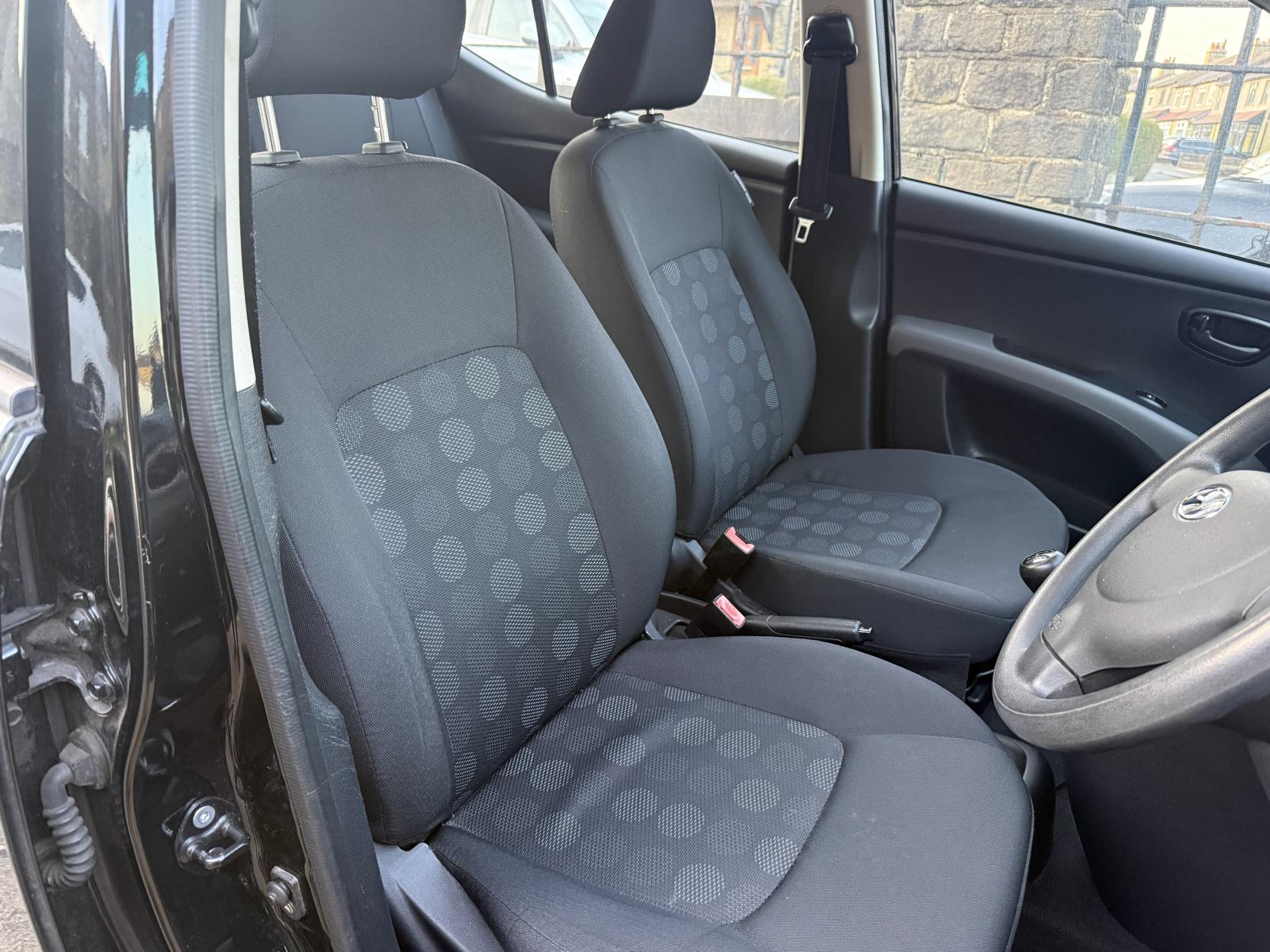 Hyundai i10 1.2 Classic Hatchback 5dr Petrol Manual Euro 4 (77 bhp)