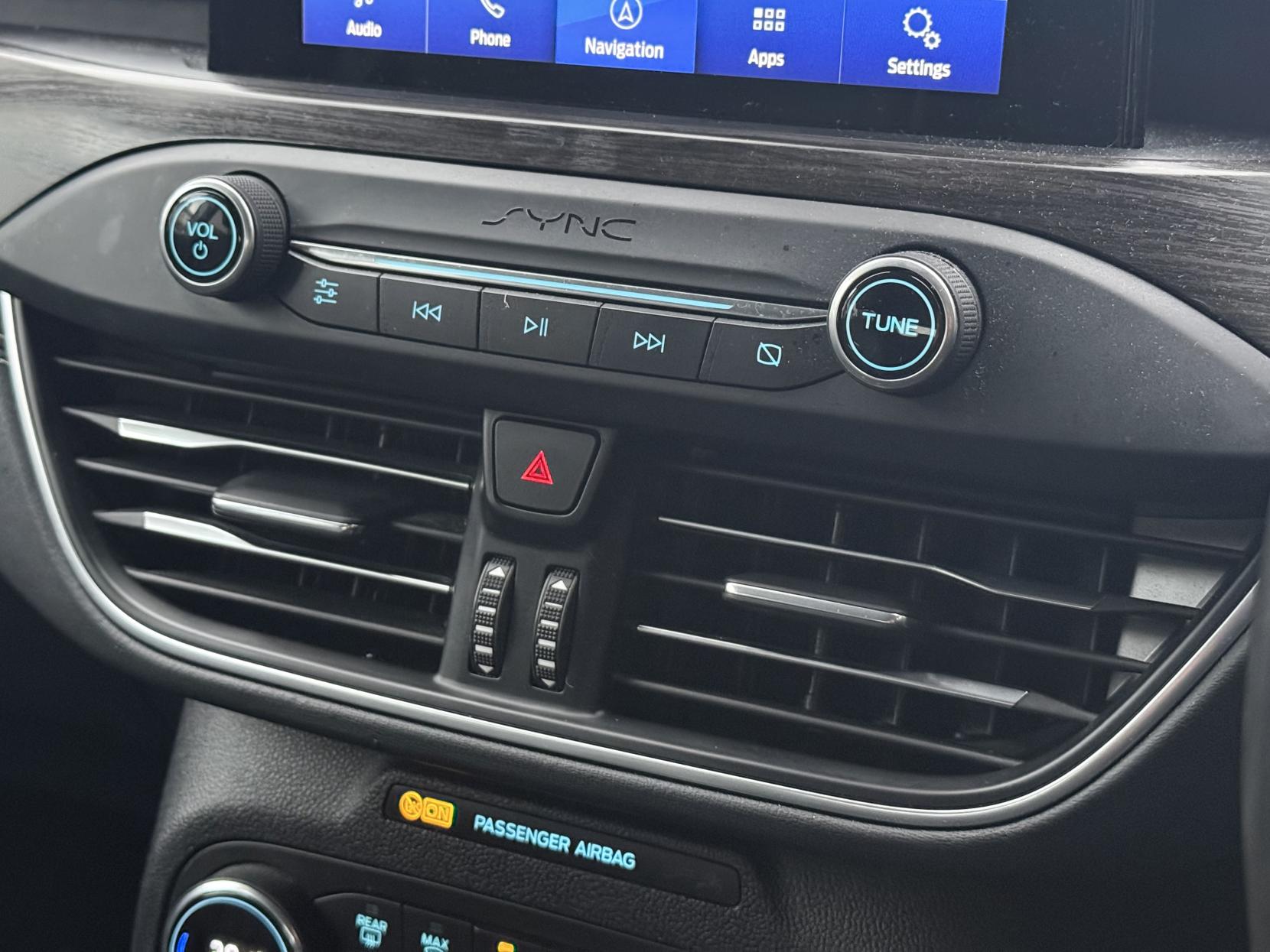 Ford Focus 1.0T EcoBoost Vignale Hatchback 5dr Petrol Manual Euro 6 (s/s) (125 ps)