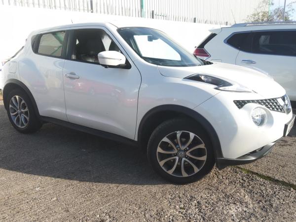 Nissan Juke 1.6 Tekna SUV 5dr Petrol XTRON Euro 5 (117 ps)