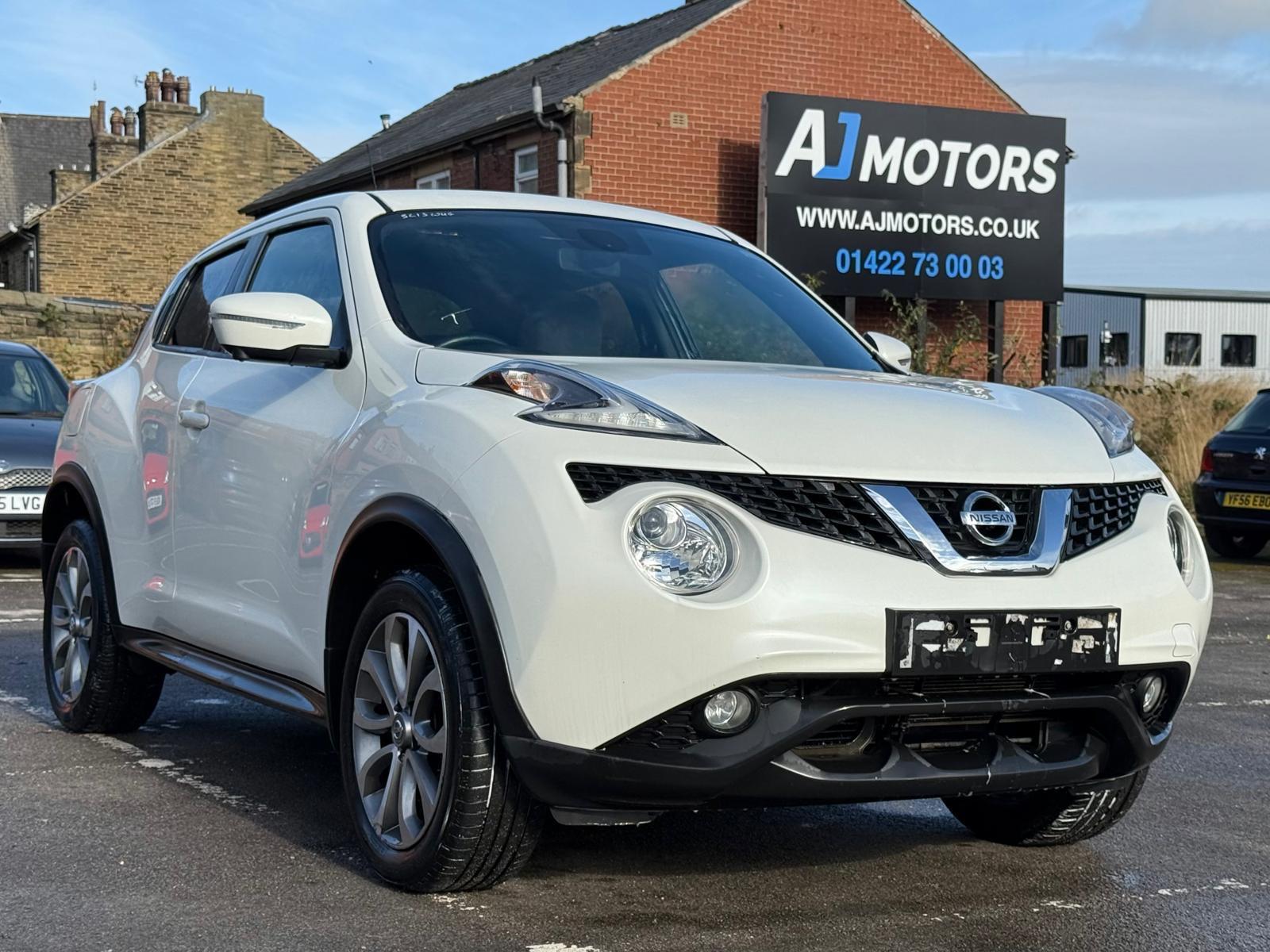 Nissan Juke 1.6 Tekna SUV 5dr Petrol XTRON Euro 5 (117 ps)