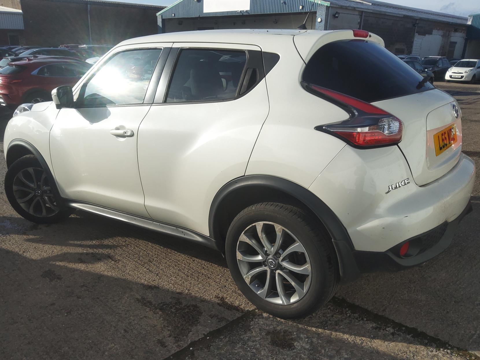 Nissan Juke 1.6 Tekna SUV 5dr Petrol XTRON Euro 5 (117 ps)