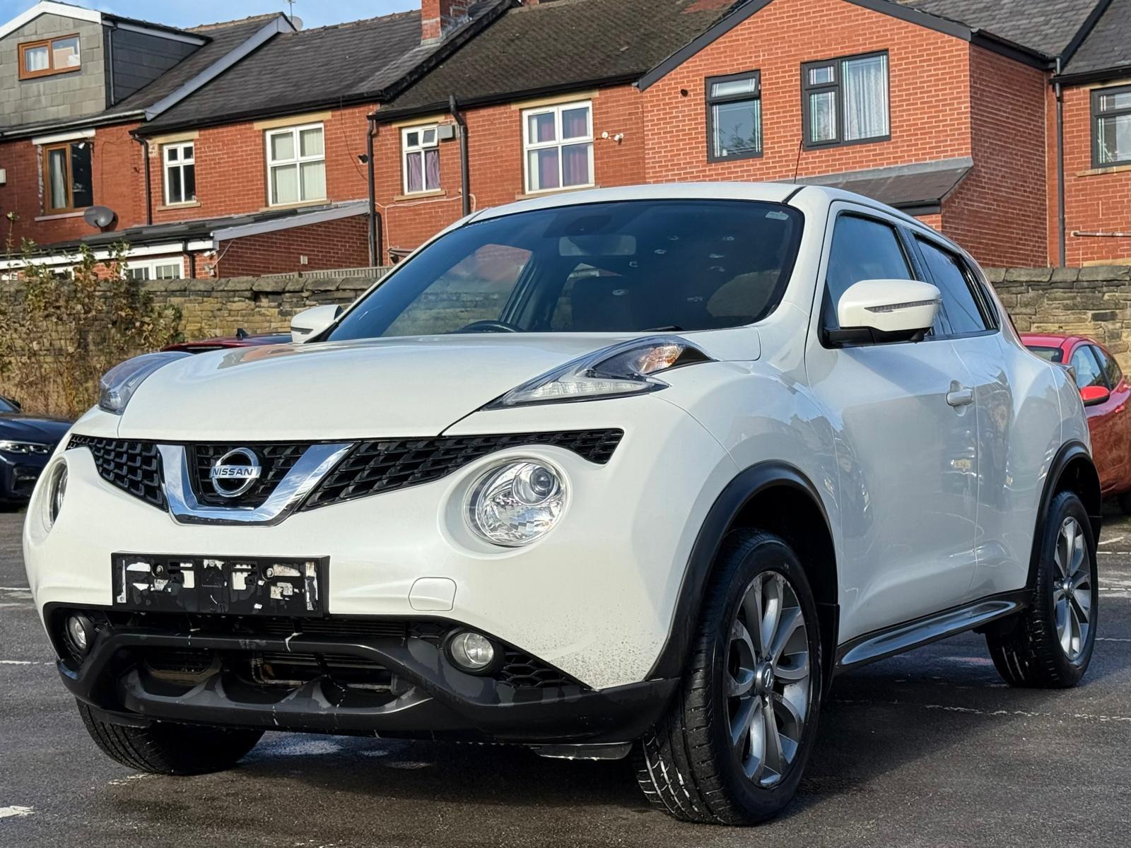 Nissan Juke 1.6 Tekna SUV 5dr Petrol XTRON Euro 5 (117 ps)