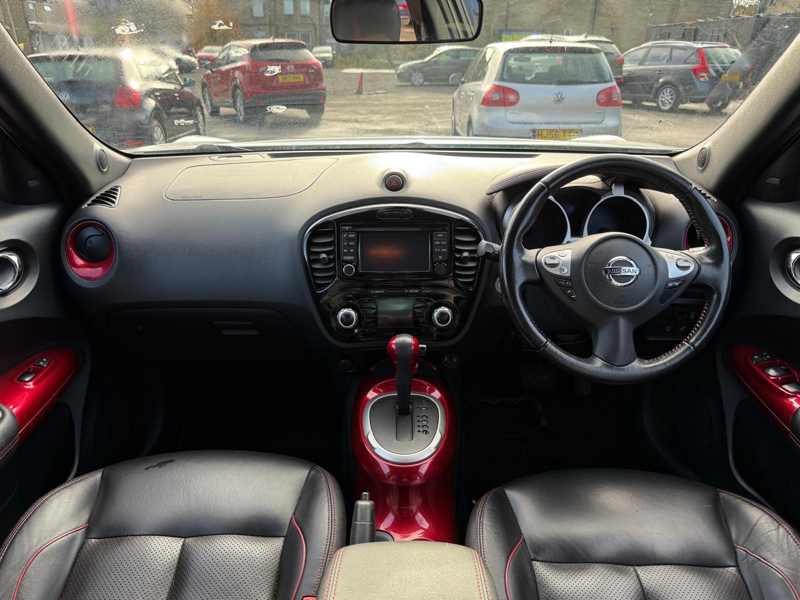 Nissan Juke 1.6 Tekna SUV 5dr Petrol XTRON Euro 5 (117 ps)