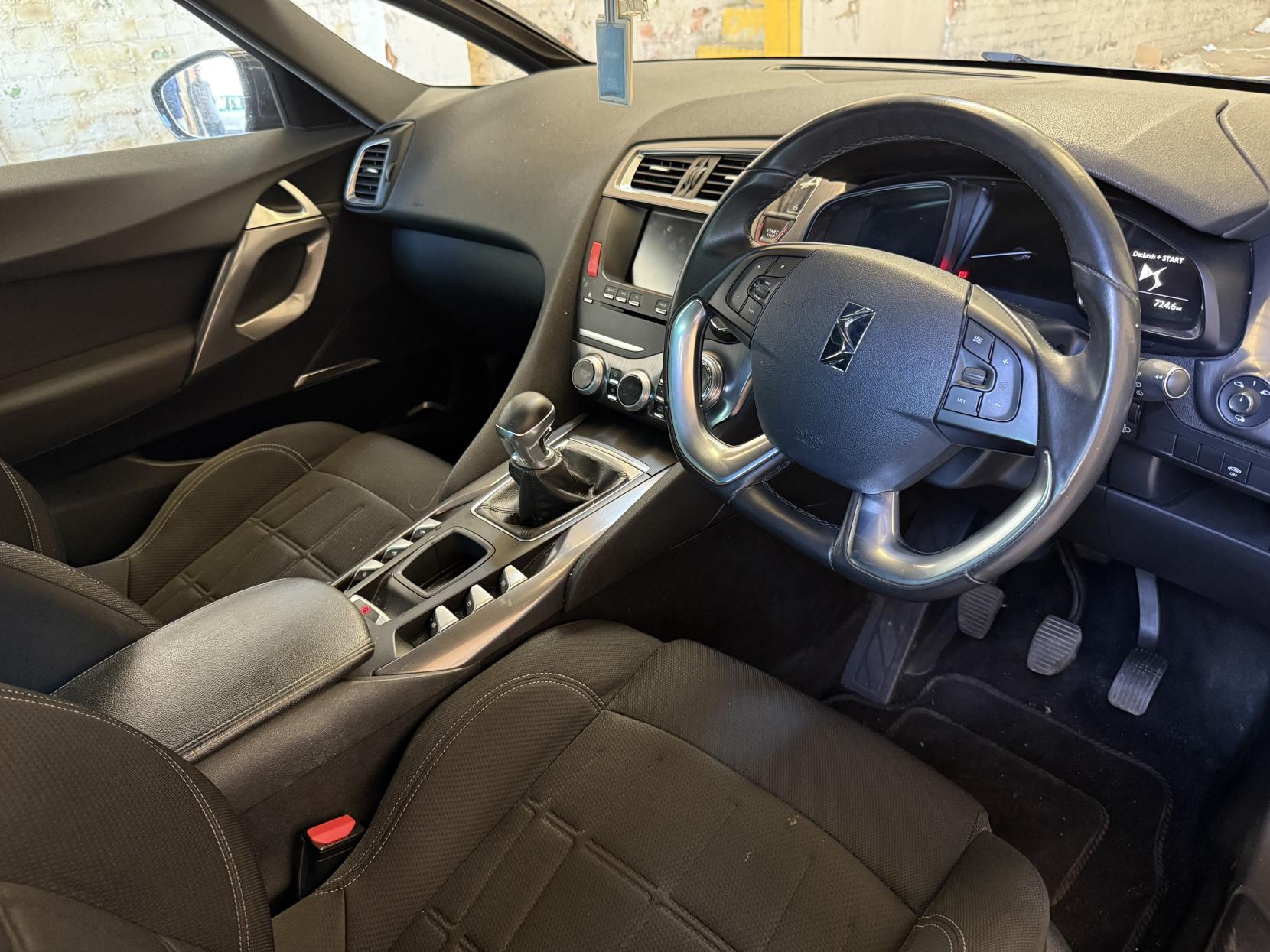 DS AUTOMOBILES DS 5 1.6 BlueHDi Elegance Hatchback 5dr Diesel Manual Euro 6 (s/s) (120 ps)