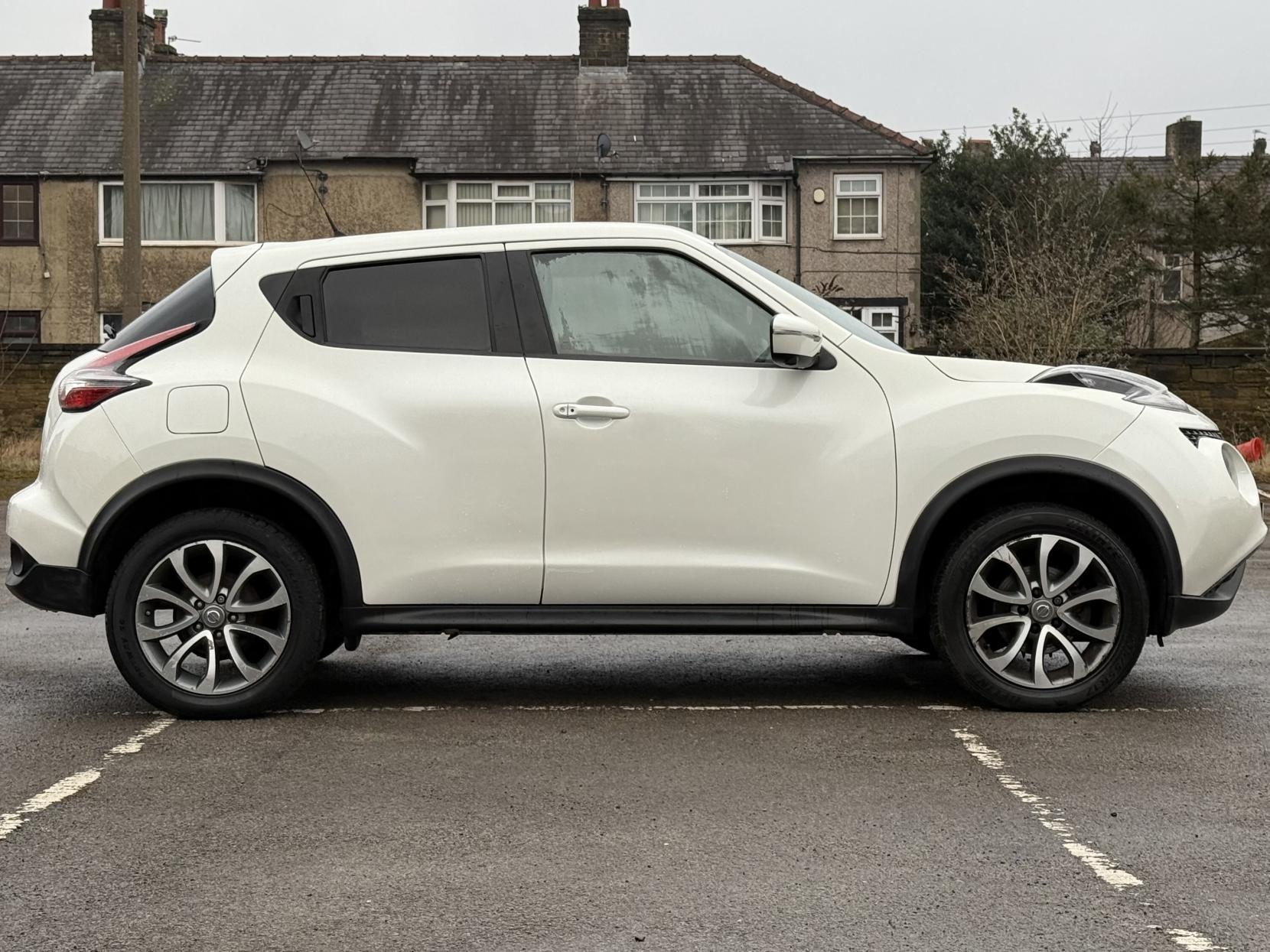 Nissan Juke 1.6 Tekna SUV 5dr Petrol XTRON Euro 6 (117 ps)