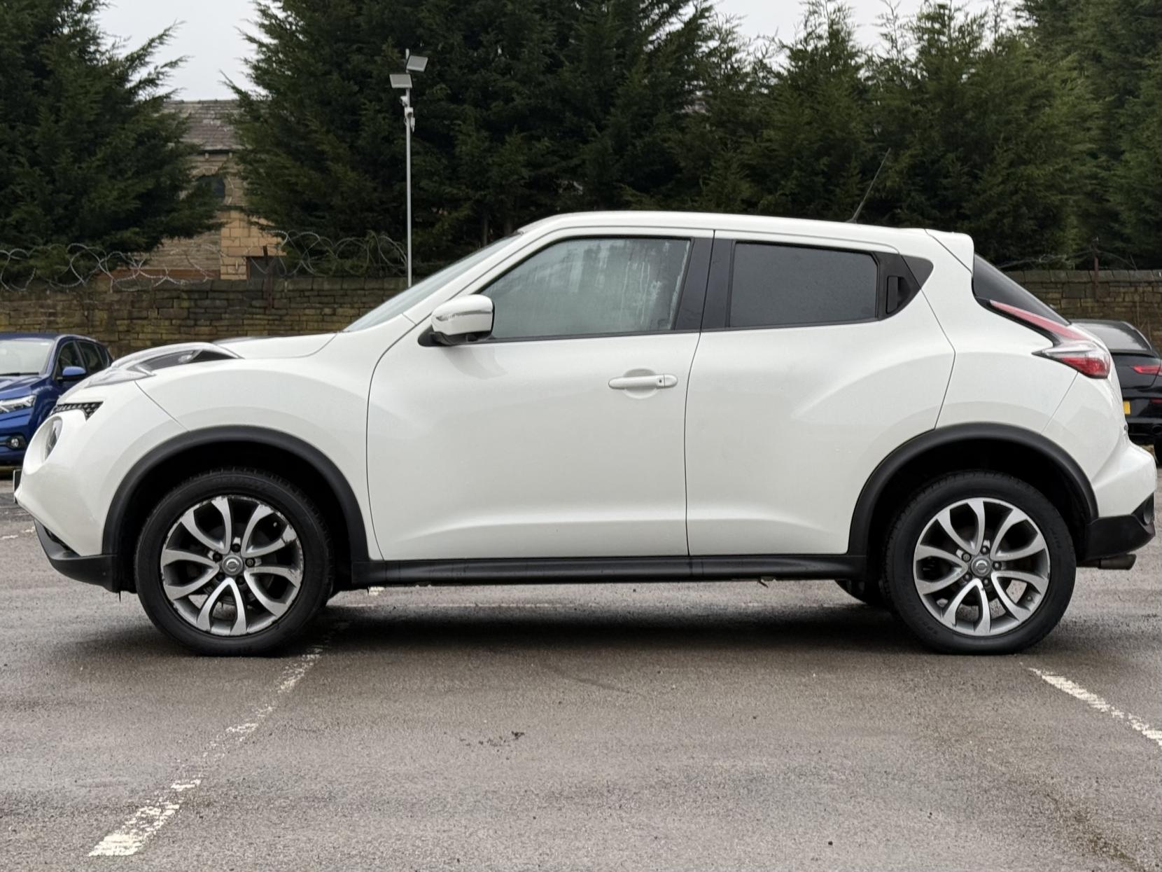 Nissan Juke 1.6 Tekna SUV 5dr Petrol XTRON Euro 6 (117 ps)