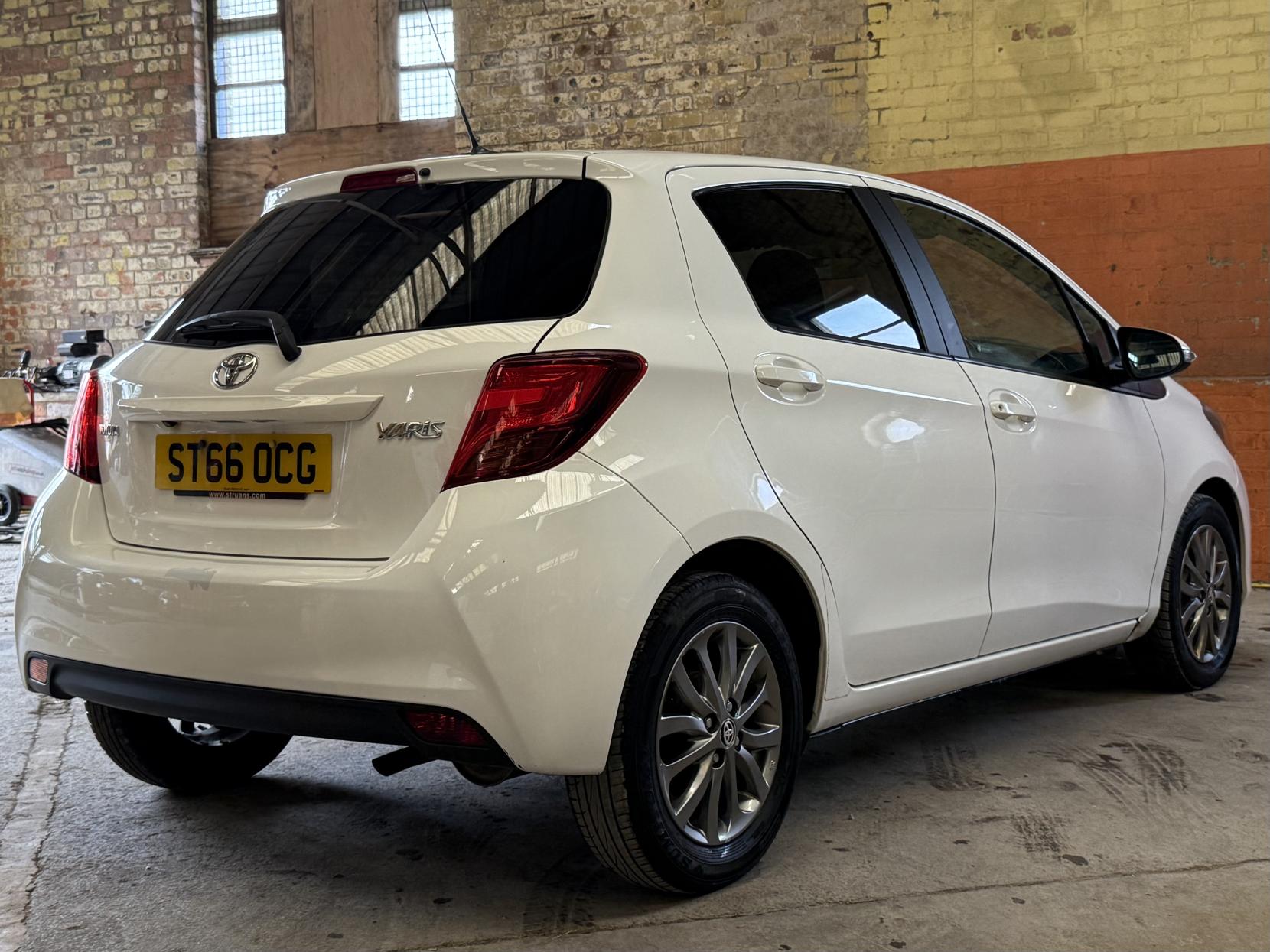 Toyota Yaris 1.0 VVT-i Icon Hatchback 5dr Petrol Manual Euro 6 (69 ps)