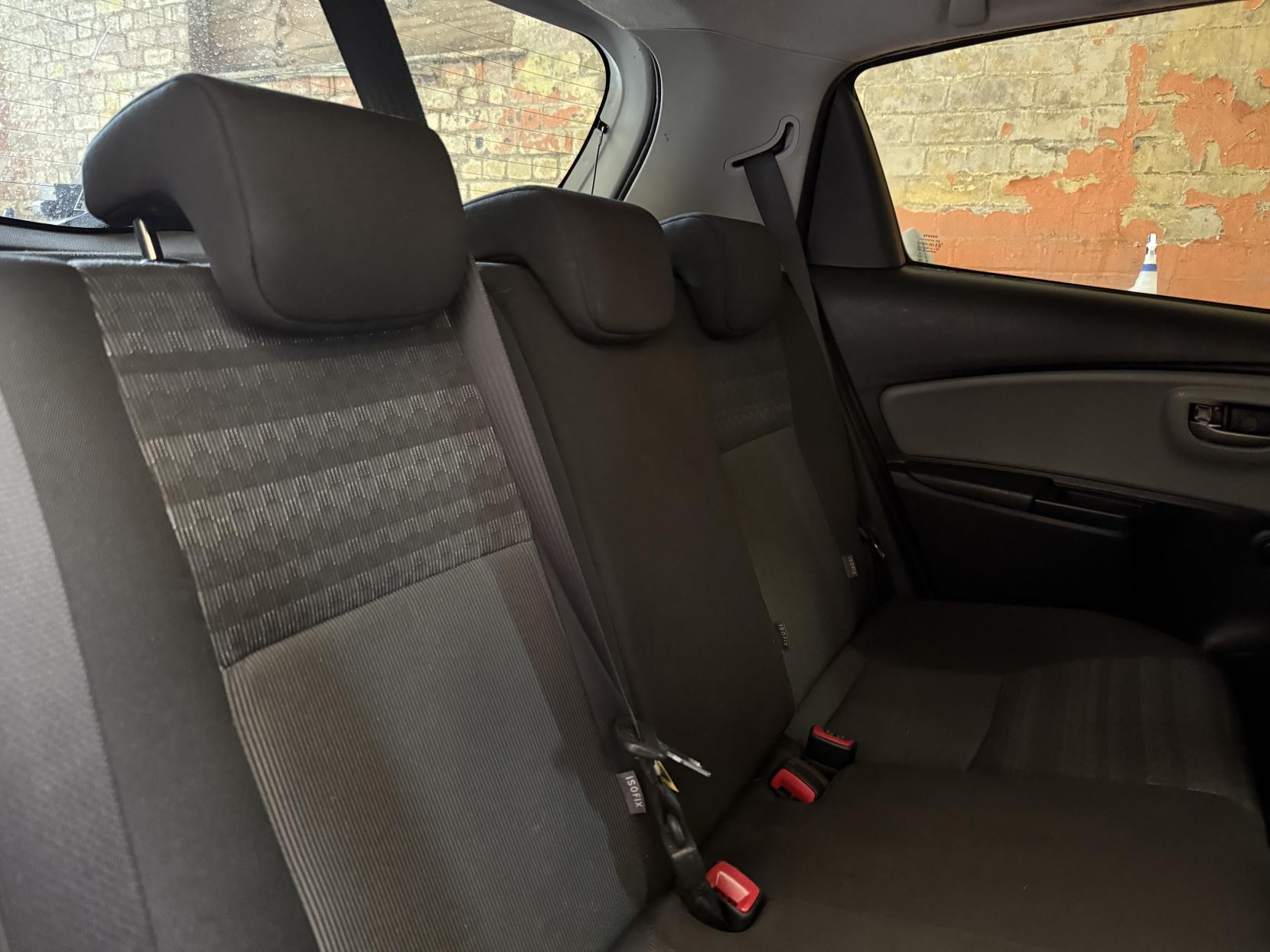 Toyota Yaris 1.0 VVT-i Icon Hatchback 5dr Petrol Manual Euro 6 (69 ps)