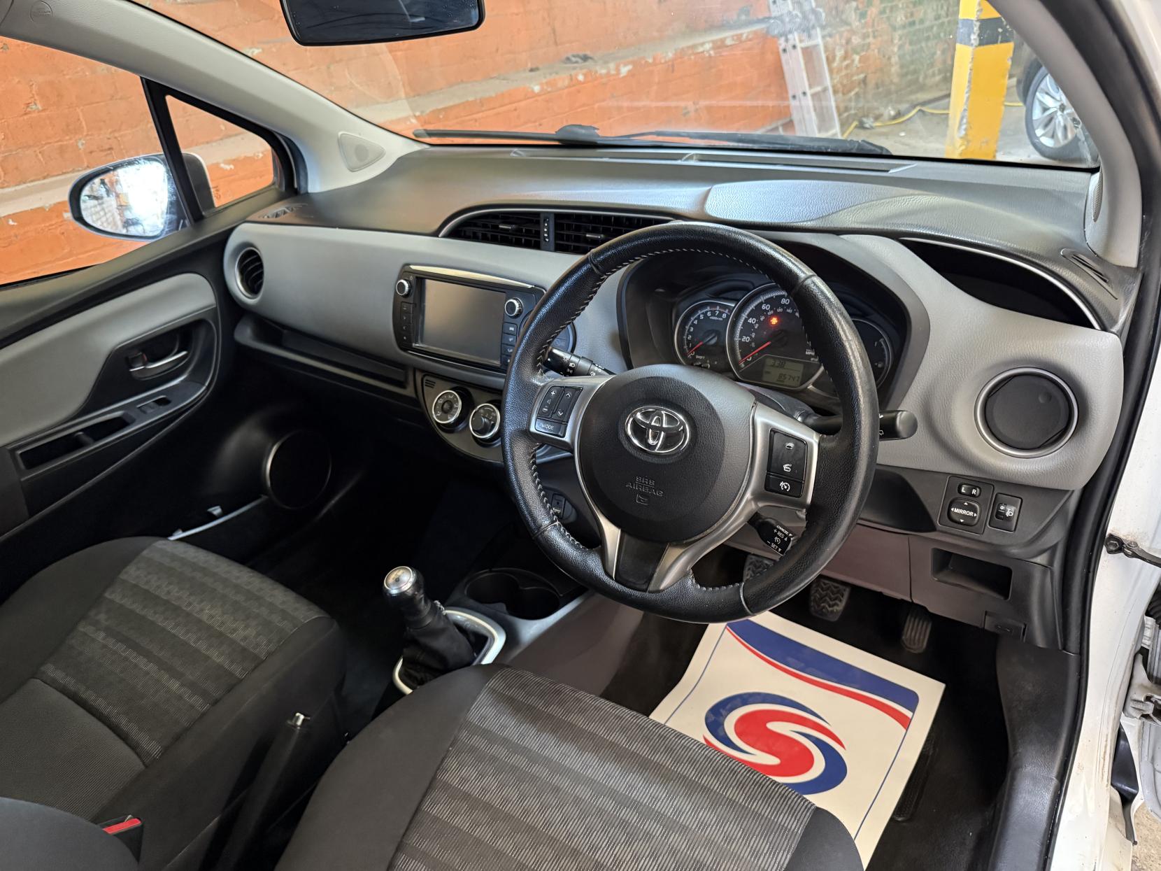 Toyota Yaris 1.0 VVT-i Icon Hatchback 5dr Petrol Manual Euro 6 (69 ps)