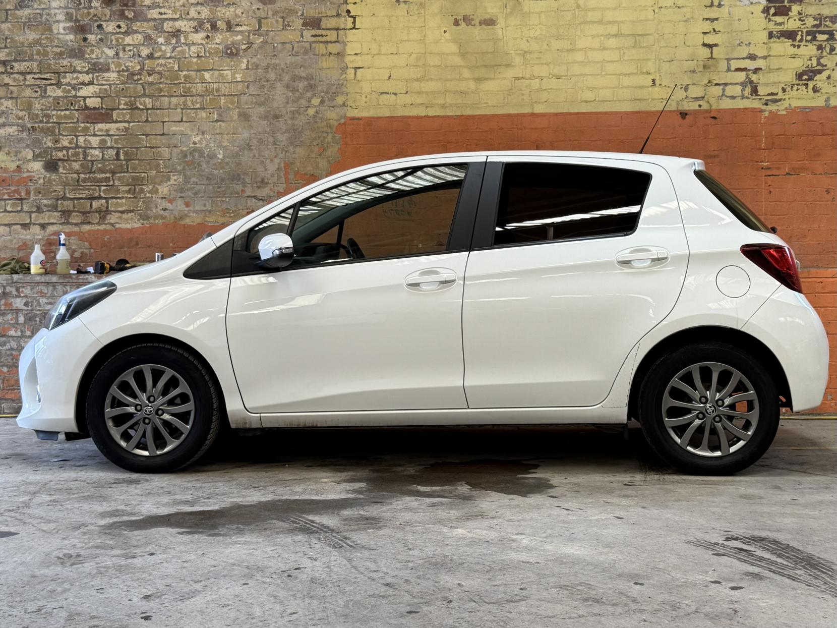 Toyota Yaris 1.0 VVT-i Icon Hatchback 5dr Petrol Manual Euro 6 (69 ps)