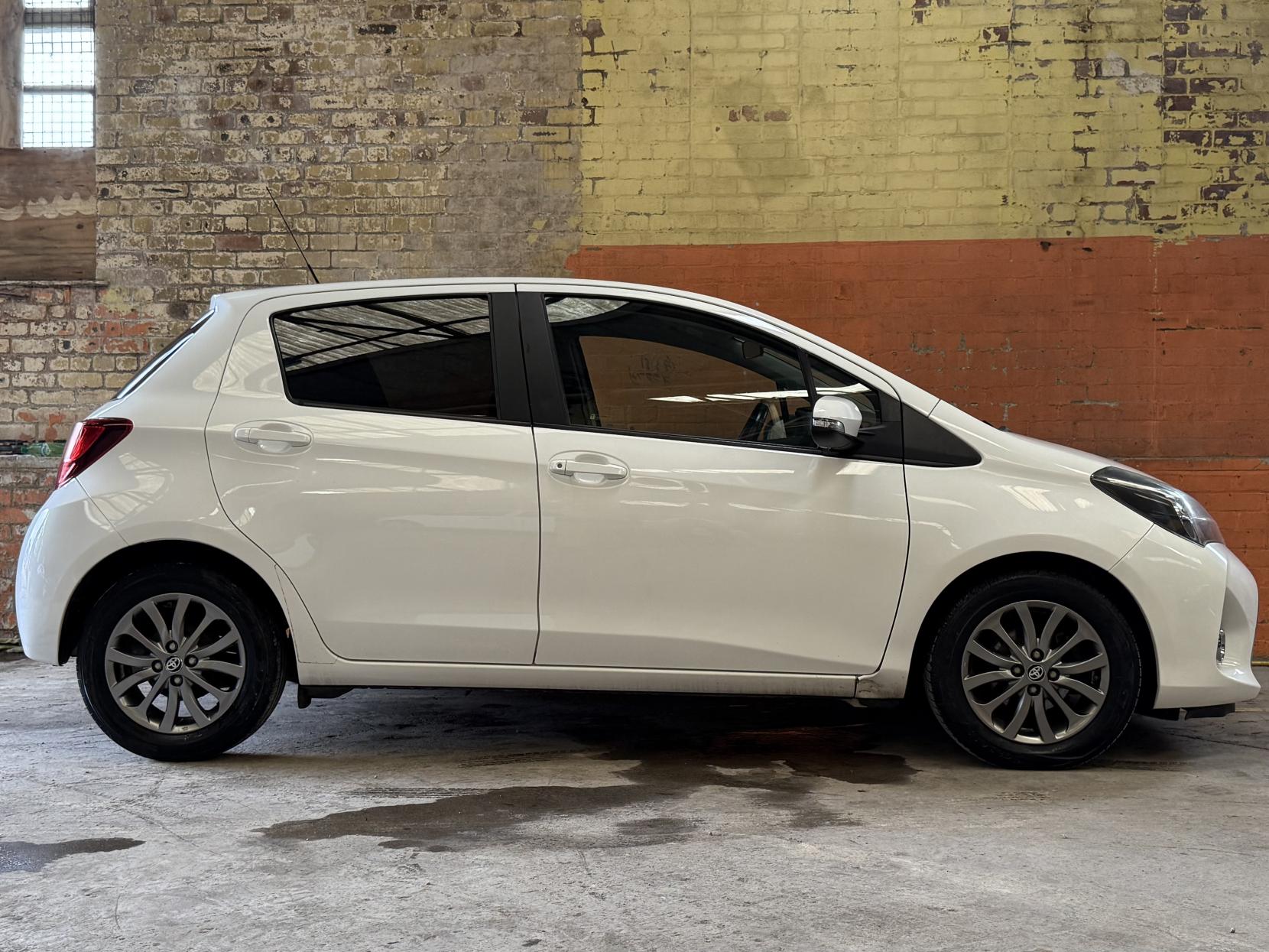 Toyota Yaris 1.0 VVT-i Icon Hatchback 5dr Petrol Manual Euro 6 (69 ps)
