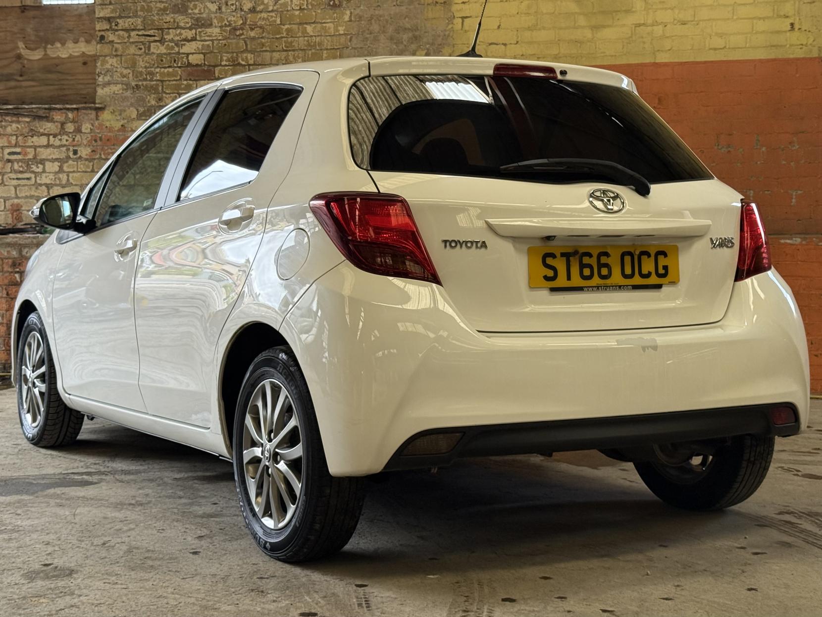 Toyota Yaris 1.0 VVT-i Icon Hatchback 5dr Petrol Manual Euro 6 (69 ps)