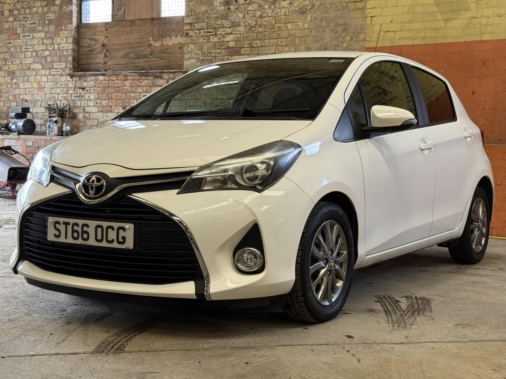 Toyota Yaris 1.0 VVT-i Icon Hatchback 5dr Petrol Manual Euro 6 (69 ps)