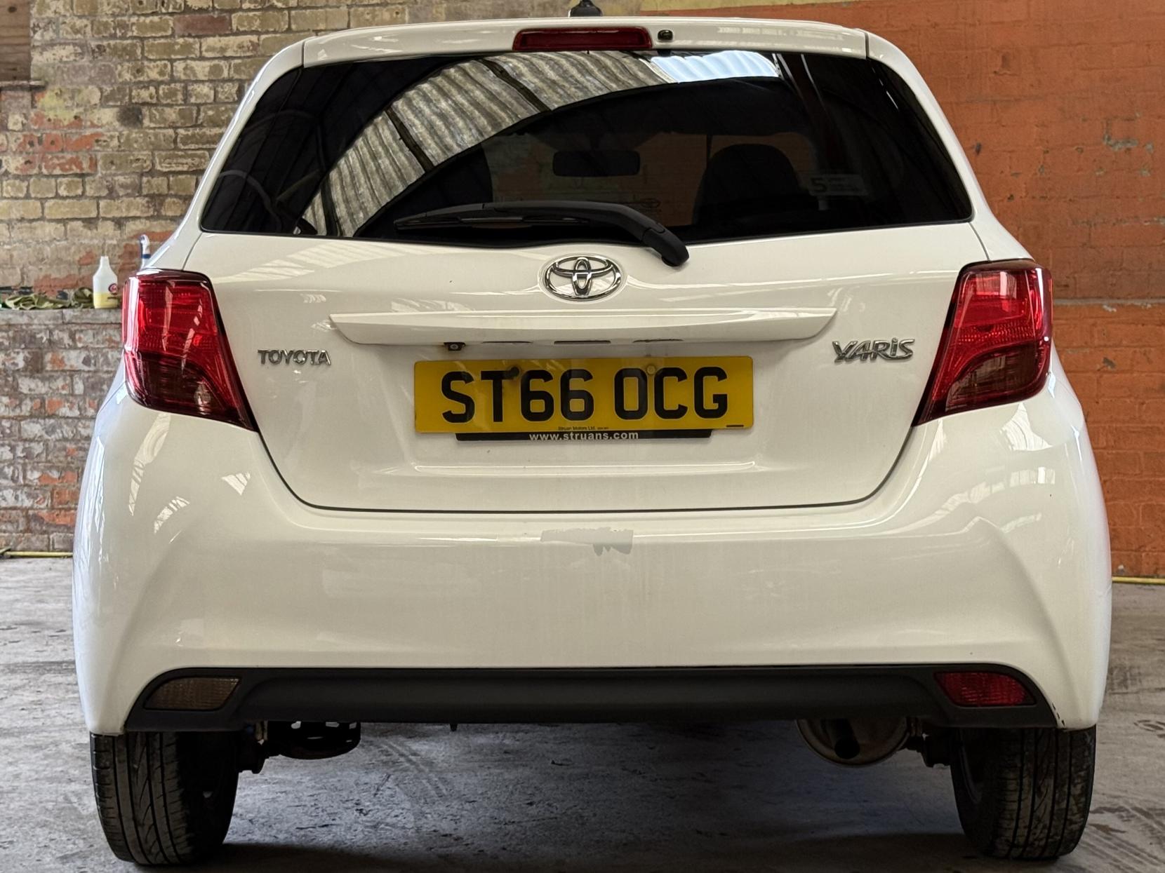 Toyota Yaris 1.0 VVT-i Icon Hatchback 5dr Petrol Manual Euro 6 (69 ps)