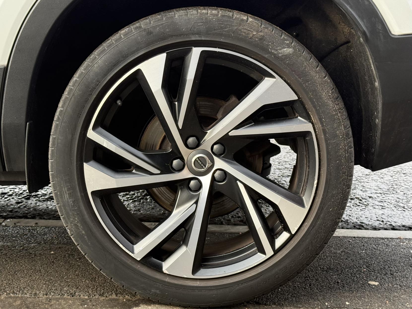 Volvo XC40 2.0 B4 MHEV R-Design Pro SUV 5dr Petrol Hybrid Auto Euro 6 (s/s) (197 ps)