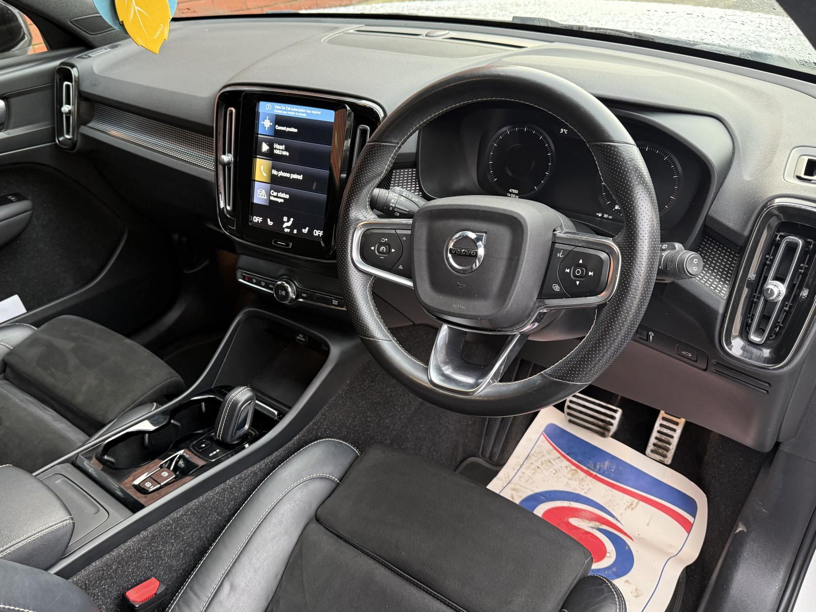 Volvo XC40 2.0 B4 MHEV R-Design Pro SUV 5dr Petrol Hybrid Auto Euro 6 (s/s) (197 ps)