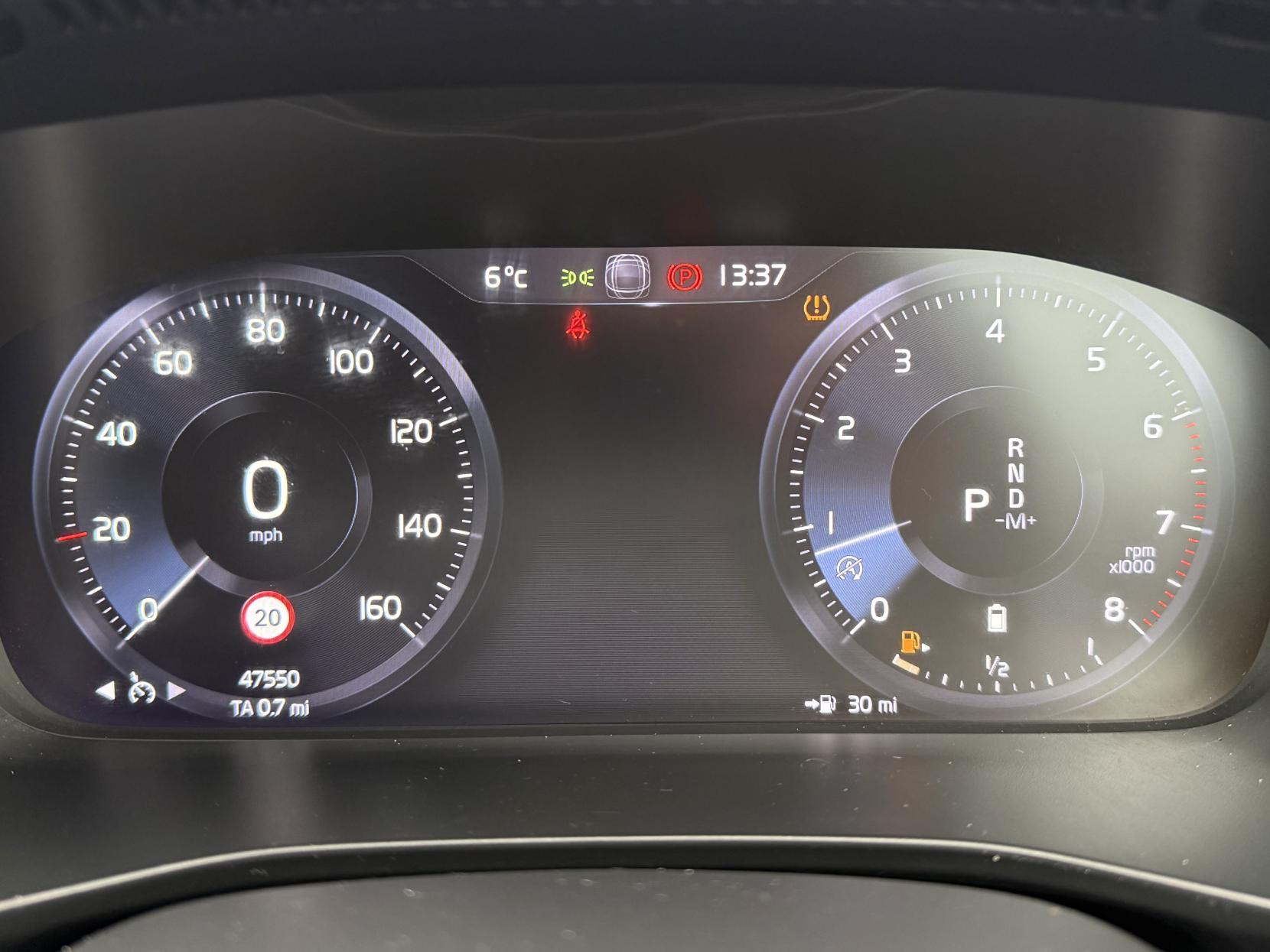 Volvo XC40 2.0 B4 MHEV R-Design Pro SUV 5dr Petrol Hybrid Auto Euro 6 (s/s) (197 ps)