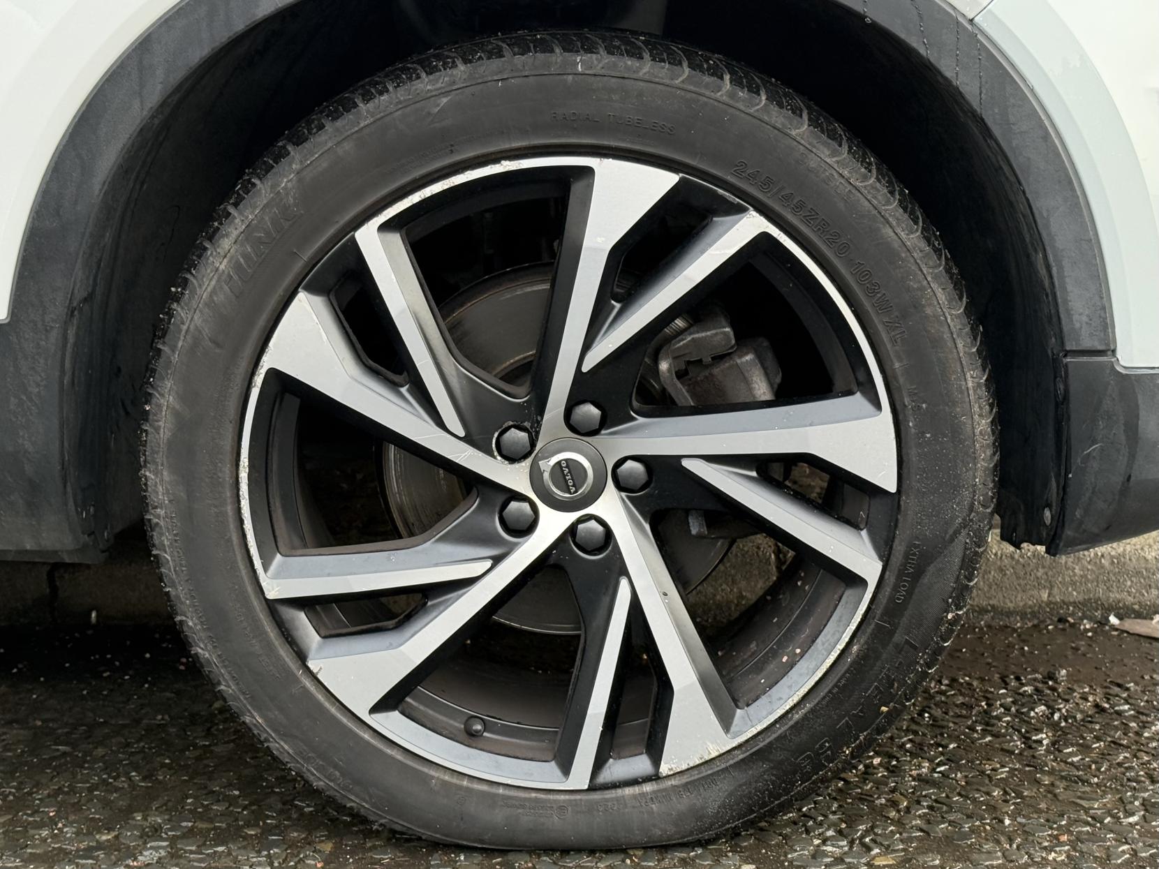 Volvo XC40 2.0 B4 MHEV R-Design Pro SUV 5dr Petrol Hybrid Auto Euro 6 (s/s) (197 ps)