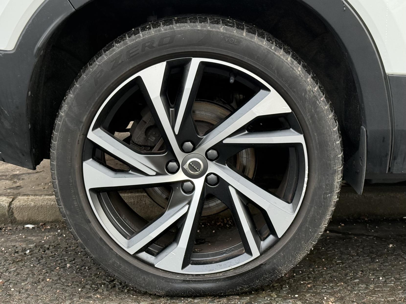 Volvo XC40 2.0 B4 MHEV R-Design Pro SUV 5dr Petrol Hybrid Auto Euro 6 (s/s) (197 ps)