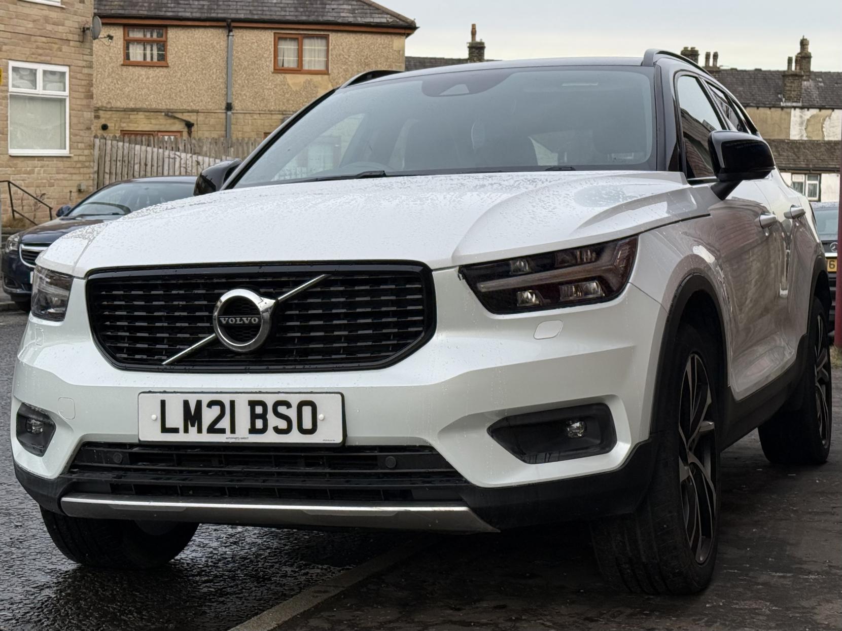 Volvo XC40 2.0 B4 MHEV R-Design Pro SUV 5dr Petrol Hybrid Auto Euro 6 (s/s) (197 ps)