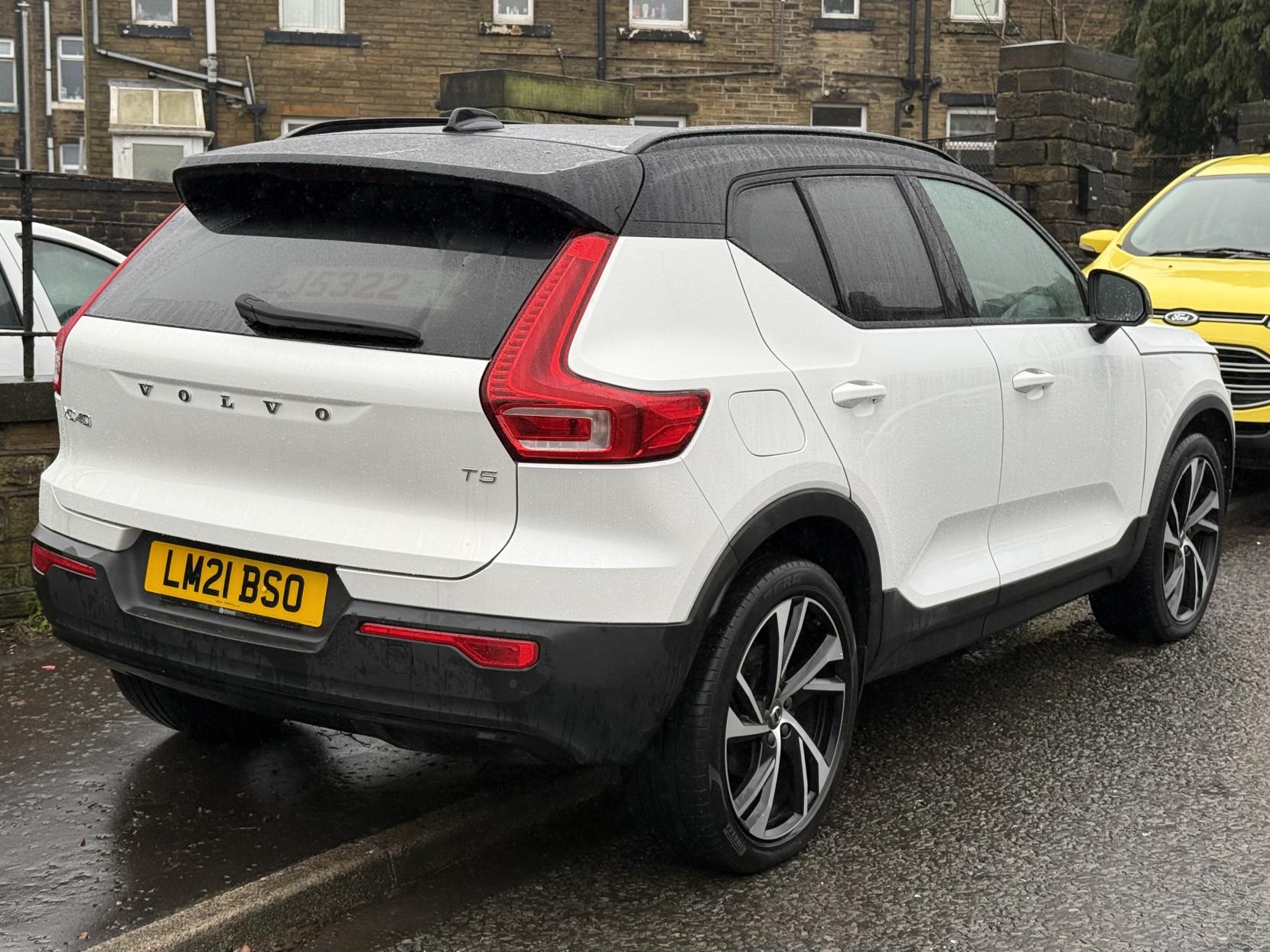 Volvo XC40 2.0 B4 MHEV R-Design Pro SUV 5dr Petrol Hybrid Auto Euro 6 (s/s) (197 ps)