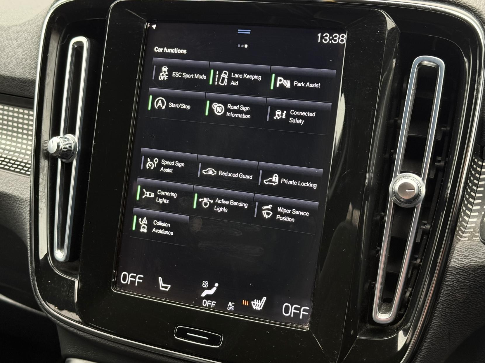 Volvo XC40 2.0 B4 MHEV R-Design Pro SUV 5dr Petrol Hybrid Auto Euro 6 (s/s) (197 ps)