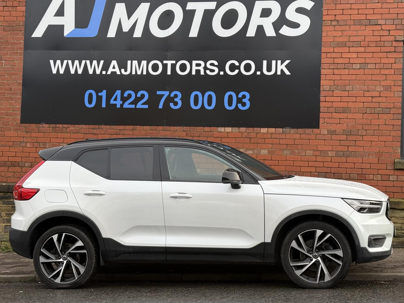 Volvo XC40 2.0 B4 MHEV R-Design Pro SUV 5dr Petrol Hybrid Auto Euro 6 (s/s) (197 ps)