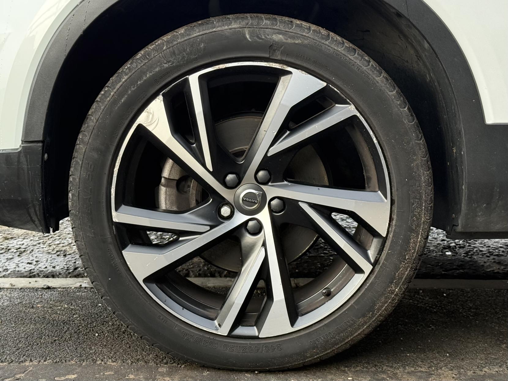 Volvo XC40 2.0 B4 MHEV R-Design Pro SUV 5dr Petrol Hybrid Auto Euro 6 (s/s) (197 ps)