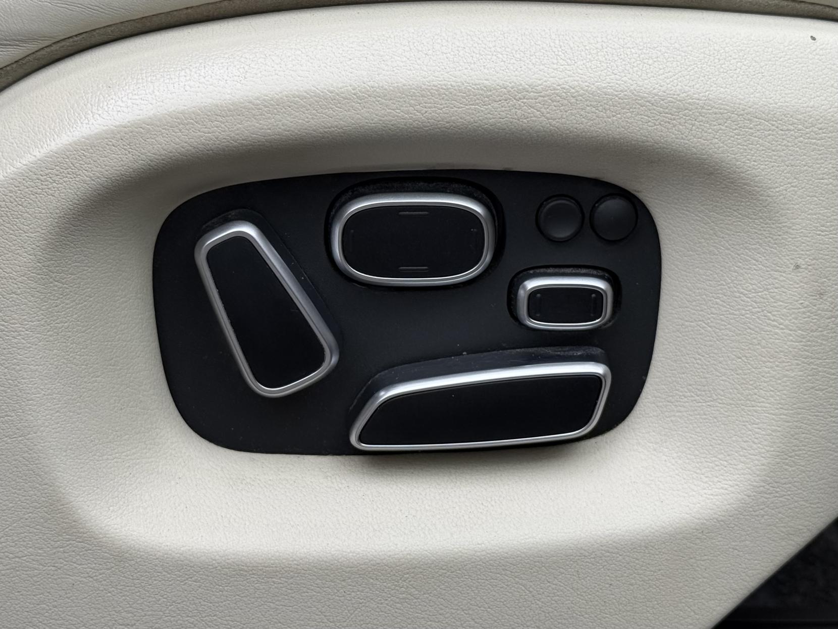 Land Rover Range Rover 4.4 SD V8 Autobiography SUV 5dr Diesel Auto 4WD Euro 5 (339 ps)