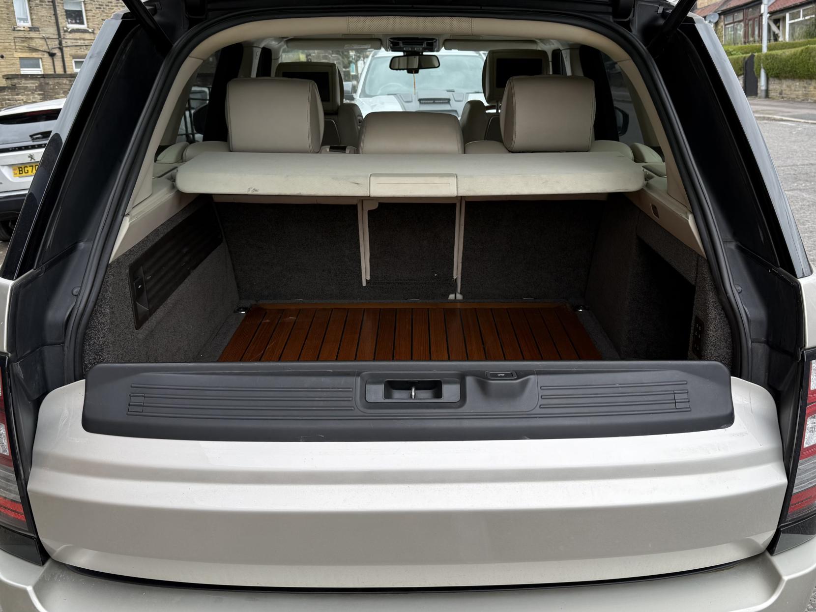 Land Rover Range Rover 4.4 SD V8 Autobiography SUV 5dr Diesel Auto 4WD Euro 5 (339 ps)